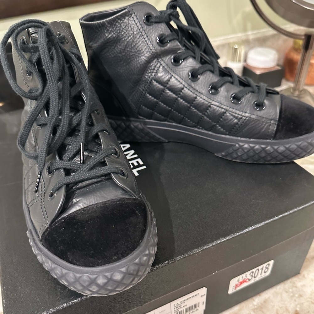 Chanel boot - Picture 2 of 5